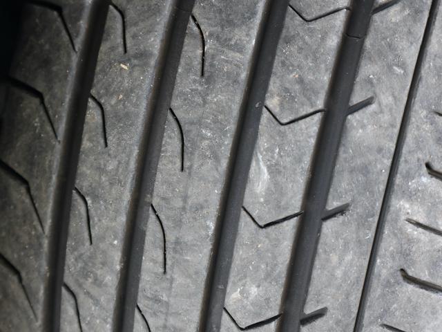 エルグランド ３５０ＸＬ　４ＷＤ　３列シート　７人乗り　両側電動スライドドア　Ｗサンルーフ　純正ナビ　ＣＤ／ＭＤ／ＤＶＤ／ＴＶ再生　バックカメラ　後席モニター　ＥＴＣ　スマートキー　ヒーター付ベージュ革シート　電動リアカーテン（64枚目）