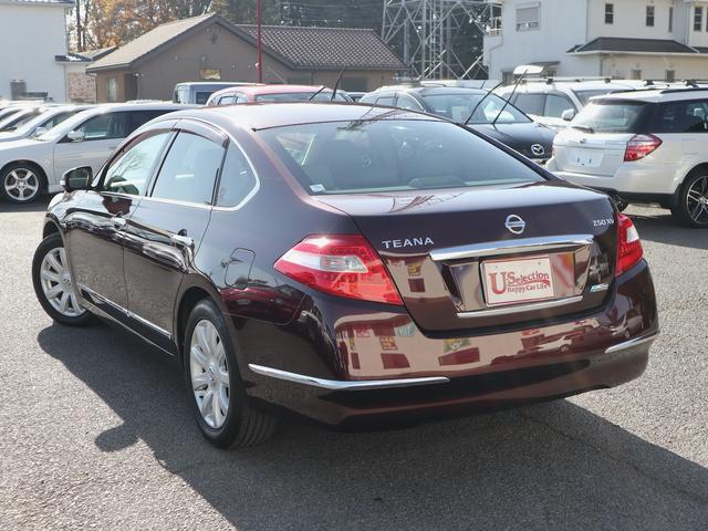 ティアナ ２５０ＸＶ　純正ＨＤＤナビ　ＣＤ／ＤＶＤ／ＭＳ再生　サイド／バックカメラ　ＥＴＣ　スマートキー　ＨＩＤライト　フォグランプ　パワーシート　助手席オットマン　ドアバイザー　純正　インチアルミ（8枚目）