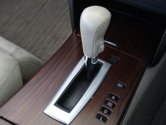 ティアナ ２５０ＸＶ　純正ＨＤＤナビ　ＣＤ／ＤＶＤ／ＭＳ再生　サイド／バックカメラ　ＥＴＣ　スマートキー　ＨＩＤライト　フォグランプ　パワーシート　助手席オットマン　ドアバイザー　純正　インチアルミ（14枚目）