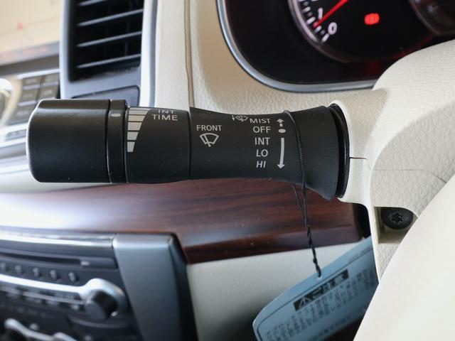 ティアナ ２５０ＸＶ　純正ＨＤＤナビ　ＣＤ／ＤＶＤ／ＭＳ再生　サイド／バックカメラ　ＥＴＣ　スマートキー　ＨＩＤライト　フォグランプ　パワーシート　助手席オットマン　ドアバイザー　純正　インチアルミ（23枚目）