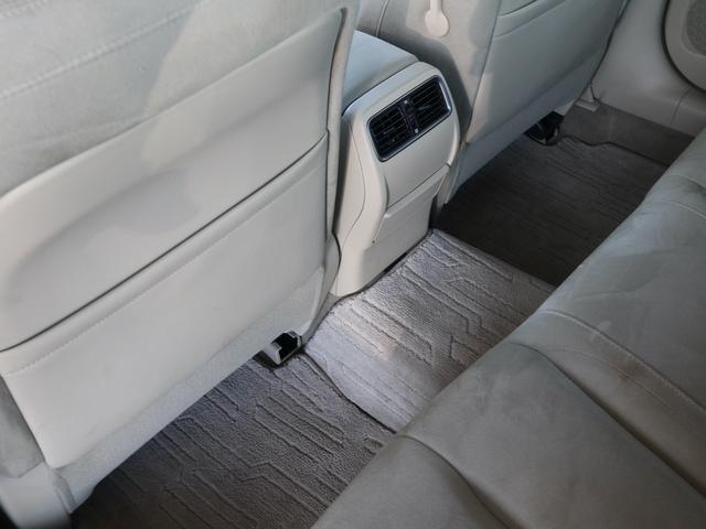 ティアナ ２５０ＸＶ　純正ＨＤＤナビ　ＣＤ／ＤＶＤ／ＭＳ再生　サイド／バックカメラ　ＥＴＣ　スマートキー　ＨＩＤライト　フォグランプ　パワーシート　助手席オットマン　ドアバイザー　純正　インチアルミ（39枚目）