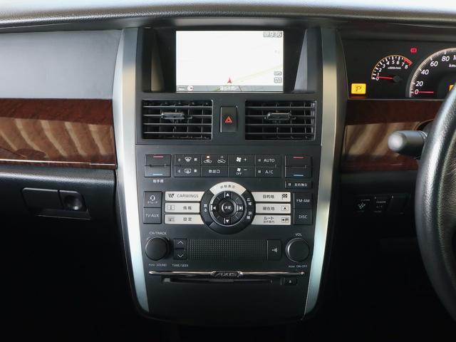 ティアナ アクシス　後期型　アクシス専用外装　専用１７インチアルミ　純正ＤＶＤナビ　ＣＤ再生　バックカメラ　ＥＴＣ　スマートキー　ＨＩＤライト　黒革シート　パワーシート　助手席オットマン　ワンオーナー（3枚目）