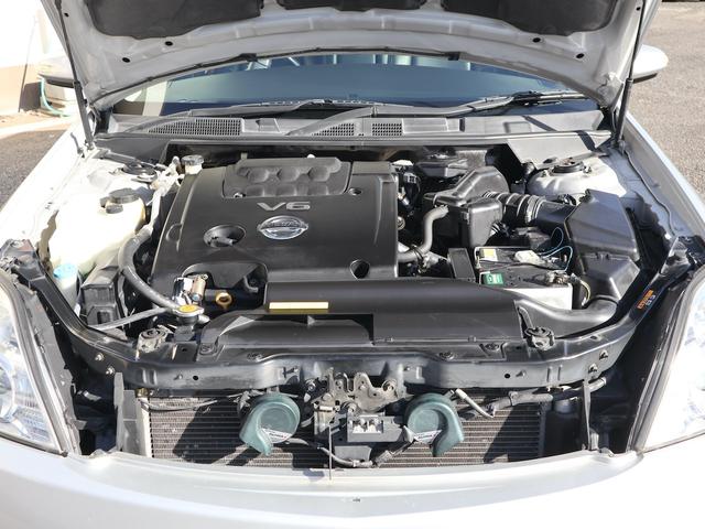 ティアナ アクシス　後期型　アクシス専用外装　専用１７インチアルミ　純正ＤＶＤナビ　ＣＤ再生　バックカメラ　ＥＴＣ　スマートキー　ＨＩＤライト　黒革シート　パワーシート　助手席オットマン　ワンオーナー（4枚目）