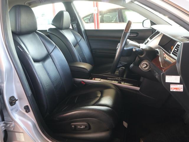 ティアナ アクシス　後期型　アクシス専用外装　専用１７インチアルミ　純正ＤＶＤナビ　ＣＤ再生　バックカメラ　ＥＴＣ　スマートキー　ＨＩＤライト　黒革シート　パワーシート　助手席オットマン　ワンオーナー（9枚目）