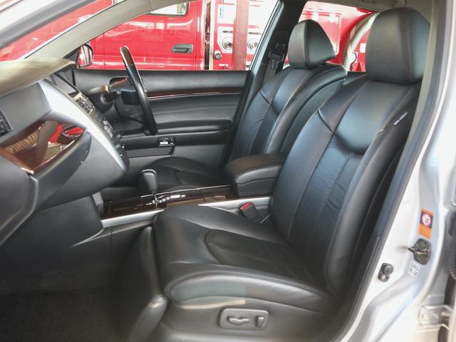 ティアナ アクシス　後期型　アクシス専用外装　専用１７インチアルミ　純正ＤＶＤナビ　ＣＤ再生　バックカメラ　ＥＴＣ　スマートキー　ＨＩＤライト　黒革シート　パワーシート　助手席オットマン　ワンオーナー（10枚目）