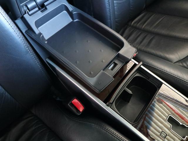 ティアナ アクシス　後期型　アクシス専用外装　専用１７インチアルミ　純正ＤＶＤナビ　ＣＤ再生　バックカメラ　ＥＴＣ　スマートキー　ＨＩＤライト　黒革シート　パワーシート　助手席オットマン　ワンオーナー（32枚目）