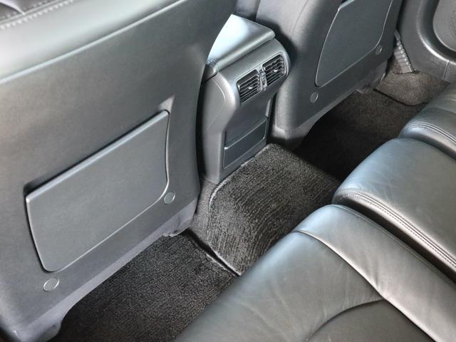 ティアナ アクシス　後期型　アクシス専用外装　専用１７インチアルミ　純正ＤＶＤナビ　ＣＤ再生　バックカメラ　ＥＴＣ　スマートキー　ＨＩＤライト　黒革シート　パワーシート　助手席オットマン　ワンオーナー（35枚目）