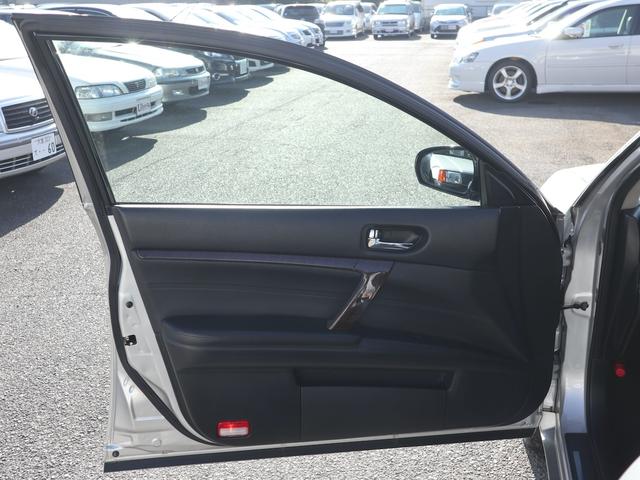 ティアナ アクシス　後期型　アクシス専用外装　専用１７インチアルミ　純正ＤＶＤナビ　ＣＤ再生　バックカメラ　ＥＴＣ　スマートキー　ＨＩＤライト　黒革シート　パワーシート　助手席オットマン　ワンオーナー（38枚目）