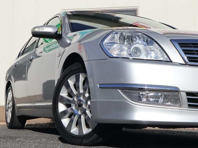 ティアナ アクシス　後期型　アクシス専用外装　専用１７インチアルミ　純正ＤＶＤナビ　ＣＤ再生　バックカメラ　ＥＴＣ　スマートキー　ＨＩＤライト　黒革シート　パワーシート　助手席オットマン　ワンオーナー（45枚目）