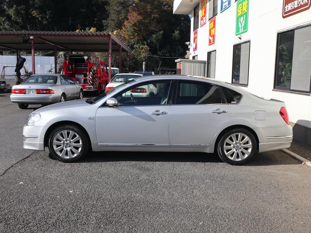 ティアナ アクシス　後期型　アクシス専用外装　専用１７インチアルミ　純正ＤＶＤナビ　ＣＤ再生　バックカメラ　ＥＴＣ　スマートキー　ＨＩＤライト　黒革シート　パワーシート　助手席オットマン　ワンオーナー（49枚目）