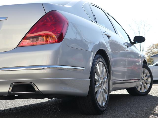 ティアナ アクシス　後期型　アクシス専用外装　専用１７インチアルミ　純正ＤＶＤナビ　ＣＤ再生　バックカメラ　ＥＴＣ　スマートキー　ＨＩＤライト　黒革シート　パワーシート　助手席オットマン　ワンオーナー（53枚目）