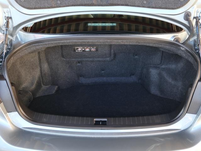 スカイライン 350GT ハイブリッド タイプSP HAGANEブルー ベージュ革内装 本木目パネル アンビエントライト パドルシフト 衝突防止支援 純正ナビ BT/TV再生 全方位カメラ ETC LEDライト 純正19インチアルミ 25年製タイヤ(17枚目)