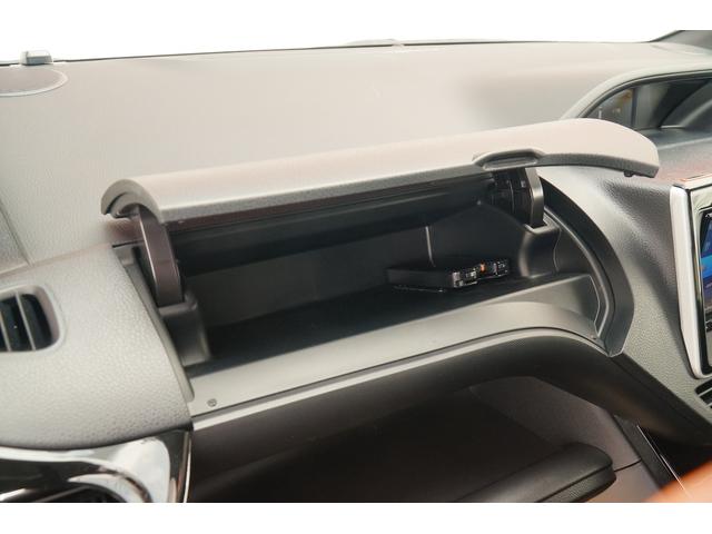 ノア ハイブリッドＧ　ワンオーナー　禁煙車　社外メモリーナビ　フルセグ　バックカメラ　ＥＴＣ　左パワースライド　レーダーブレーキサポート　レーンキープアシスト　シートヒーター　コーナーセンサー　クルコン　ＬＥＤヘッドライト（38枚目）