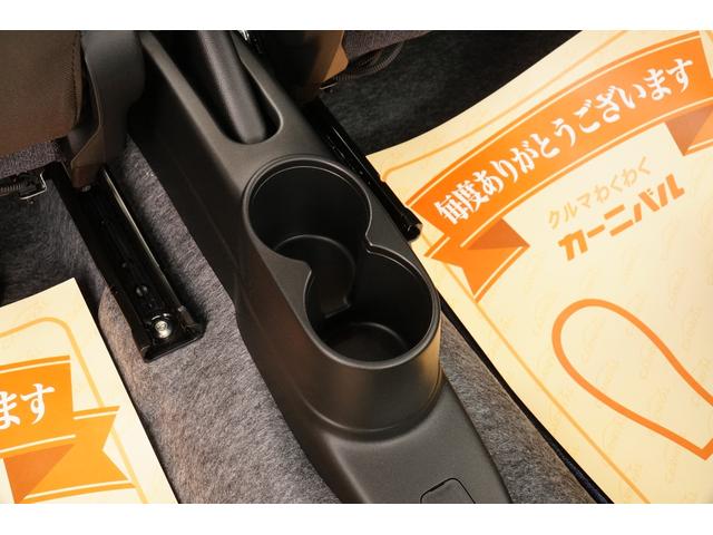 ドリンクホルダーなど便利な装備が満載！