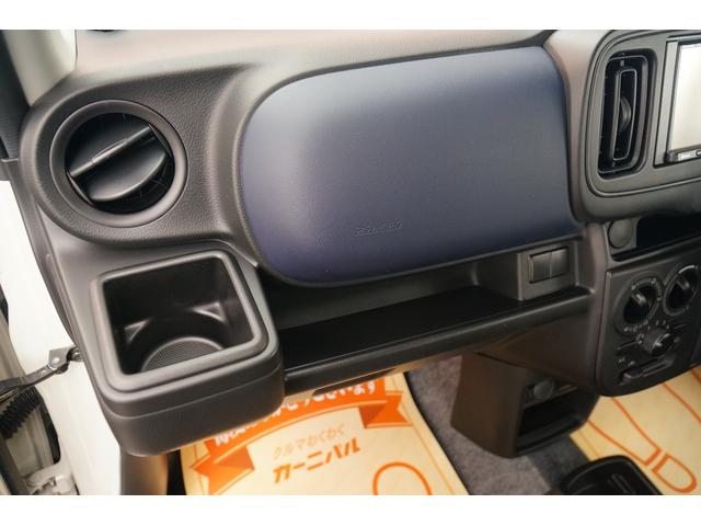 インパネは収納・ドリンクホルダーなど便利な装備が満載！