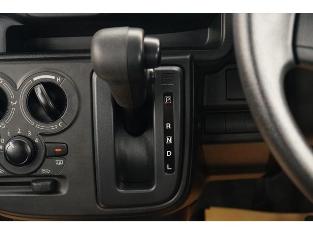 インパネシフトなので操作も楽々！☆