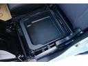 いろいろ便利な助手席下収納もついています