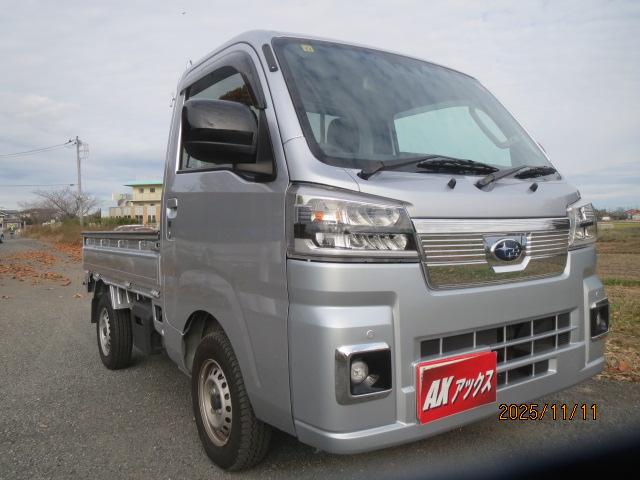 サンバートラック ＴＢスマートアシスト　取説書保証書用品登録保証書定期点検整備記録ＬＥＤヘッドライトＥＴＣスマートキー２個パワーウィンドウＣＶＴプッシュスタート　リクエストスイッチフォグランプ純正メッキグリル電動格納式ミラー荷台作業用ライト（2枚目）