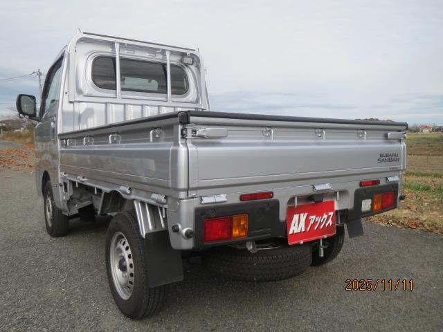 サンバートラック ＴＢスマートアシスト　取説書保証書用品登録保証書定期点検整備記録ＬＥＤヘッドライトＥＴＣスマートキー２個パワーウィンドウＣＶＴプッシュスタート　リクエストスイッチフォグランプ純正メッキグリル電動格納式ミラー荷台作業用ライト（7枚目）