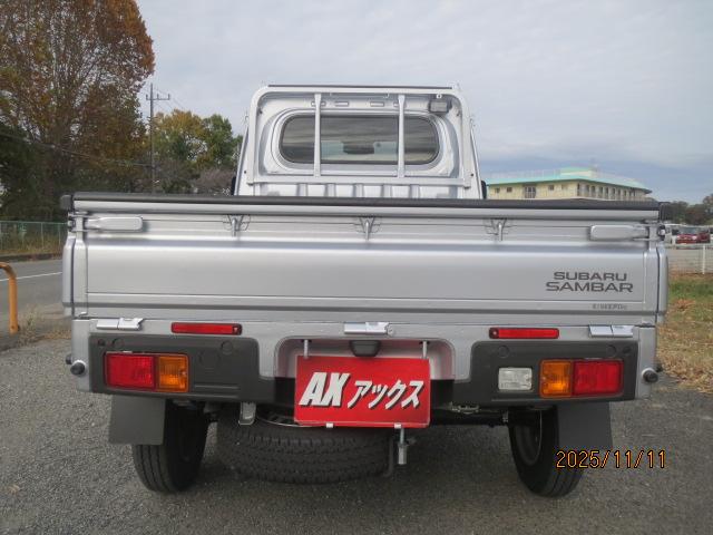 サンバートラック ＴＢスマートアシスト　取説書保証書用品登録保証書定期点検整備記録ＬＥＤヘッドライトＥＴＣスマートキー２個パワーウィンドウＣＶＴプッシュスタート　リクエストスイッチフォグランプ純正メッキグリル電動格納式ミラー荷台作業用ライト（8枚目）