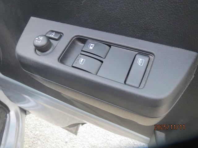 サンバートラック ＴＢスマートアシスト　取説書保証書用品登録保証書定期点検整備記録ＬＥＤヘッドライトＥＴＣスマートキー２個パワーウィンドウＣＶＴプッシュスタート　リクエストスイッチフォグランプ純正メッキグリル電動格納式ミラー荷台作業用ライト（12枚目）