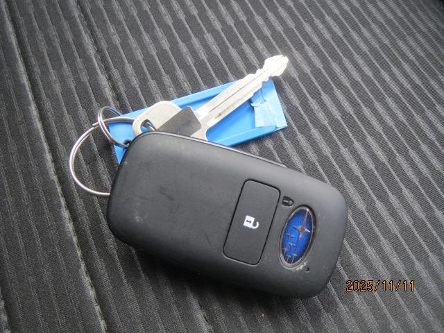 サンバートラック ＴＢスマートアシスト　取説書保証書用品登録保証書定期点検整備記録ＬＥＤヘッドライトＥＴＣスマートキー２個パワーウィンドウＣＶＴプッシュスタート　リクエストスイッチフォグランプ純正メッキグリル電動格納式ミラー荷台作業用ライト（13枚目）