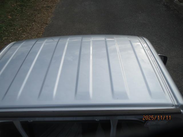 サンバートラック ＴＢスマートアシスト　取説書保証書用品登録保証書定期点検整備記録ＬＥＤヘッドライトＥＴＣスマートキー２個パワーウィンドウＣＶＴプッシュスタート　リクエストスイッチフォグランプ純正メッキグリル電動格納式ミラー荷台作業用ライト（16枚目）