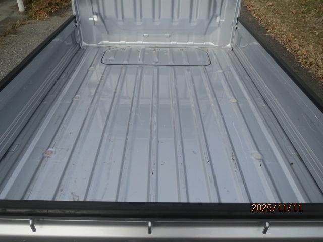 サンバートラック ＴＢスマートアシスト　取説書保証書用品登録保証書定期点検整備記録ＬＥＤヘッドライトＥＴＣスマートキー２個パワーウィンドウＣＶＴプッシュスタート　リクエストスイッチフォグランプ純正メッキグリル電動格納式ミラー荷台作業用ライト（17枚目）