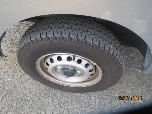 サンバートラック ＴＢスマートアシスト　取説書保証書用品登録保証書定期点検整備記録ＬＥＤヘッドライトＥＴＣスマートキー２個パワーウィンドウＣＶＴプッシュスタート　リクエストスイッチフォグランプ純正メッキグリル電動格納式ミラー荷台作業用ライト（24枚目）