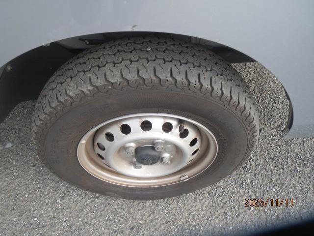 サンバートラック ＴＢスマートアシスト　取説書保証書用品登録保証書定期点検整備記録ＬＥＤヘッドライトＥＴＣスマートキー２個パワーウィンドウＣＶＴプッシュスタート　リクエストスイッチフォグランプ純正メッキグリル電動格納式ミラー荷台作業用ライト（26枚目）