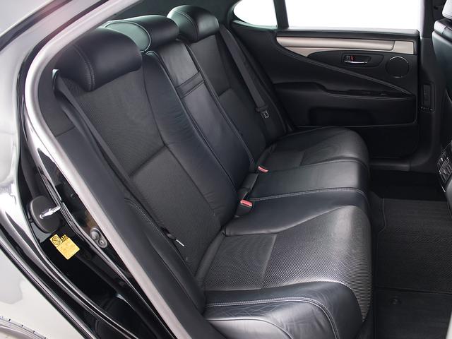 LS600h Fスポーツ 黒本革シート・アルミ・LEDライト・ワンオーナー・プリクラッシュ・ETC・バックモニター・スマートキー・CD・BSM・エアシート・シートヒーター・4WD・レーンキープ・パワートランク(17枚目)