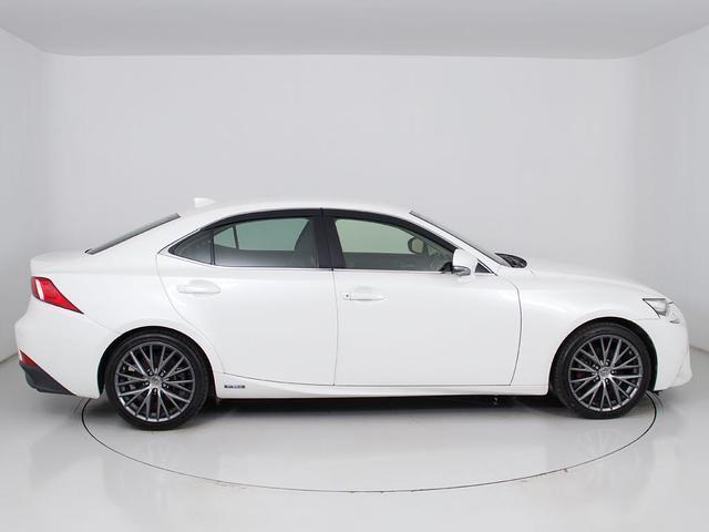 ＩＳ ＩＳ３００ｈ　バージョンＬ　（禁煙車）（レーダークルーズ）（プリクラッシュ）（クリアランスソナー）（シートヒーター）（エアシート）（黒本革）（ＬＥＤヘッドライト）（ＳＤマルチナビ）（カラーバックモニター）（Ｂｌｕｅｔｏｏｔｈ）（16枚目）