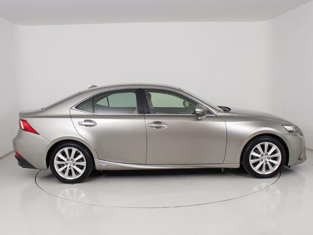 ＩＳ ＩＳ３００ｈ　バージョンＬ　（禁煙車）（プリクラッシュ）（レーダークルーズ）（ＢＳＭ）（クリアランスソナー）（本革シート）（エアシート）（シートヒーター）（連眼ＬＥＤ）（ＳＤマルチナビ）（バックモニター）（Ｂｌｕｅｔｏｏｔｈ）（18枚目）