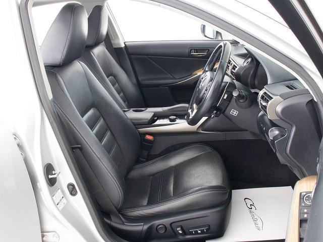 ＩＳ ＩＳ３００ｈ　バージョンＬ　（禁煙車）（サンルーフ）（点検記録簿１２枚）（新品スピンドル）（ＳＳＲ製１９インチＡＷ）（衝突軽減）（レーダークルーズ）（連眼ＬＥＤライト）（黒本革）（冷暖房シート）（クリアランスソナー）（ＳＤナビ）（27枚目）