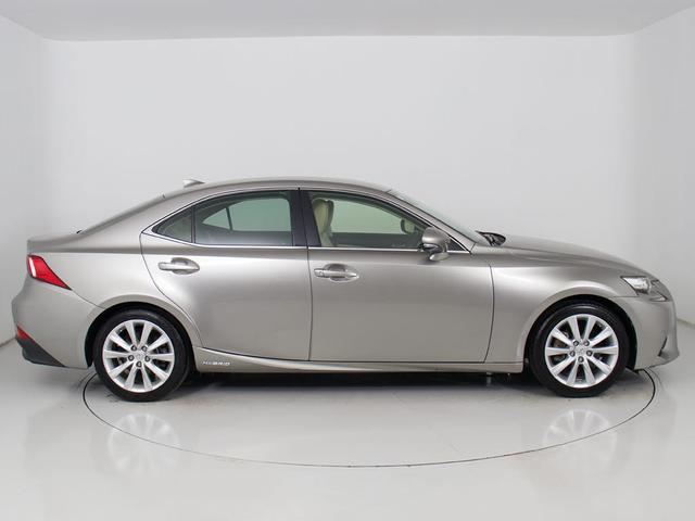 ＩＳ ＩＳ３００ｈ　バージョンＬ　（禁煙車）（レーダークルーズ）（プリクラッシュ）（ＢＳＭ）（クリアランスソナー）（白本革）（シートヒーター）（エアシート）（リアシェード）（連眼ＬＥＤヘッドライト）（ＳＤナビ）（Ｂｌｕｅｔｏｏｔｈ）（18枚目）