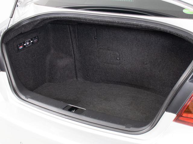 フーガハイブリッド ベースグレード　（禁煙車）（後期型）（オプション本革パッケージ）（インテリジェントクルーズ）（衝突軽減）（アラウンドビュー）（ＬＥＤヘッドライト）（クリアランスソナー）（黒本革）（冷暖房シート）（ＨＤＤナビ）（21枚目）