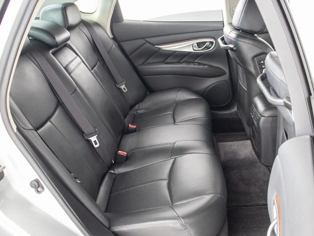 フーガハイブリッド ベースグレード　（禁煙車）（後期型）（オプション本革パッケージ）（インテリジェントクルーズ）（衝突軽減）（アラウンドビュー）（ＬＥＤヘッドライト）（クリアランスソナー）（黒本革）（冷暖房シート）（ＨＤＤナビ）（25枚目）