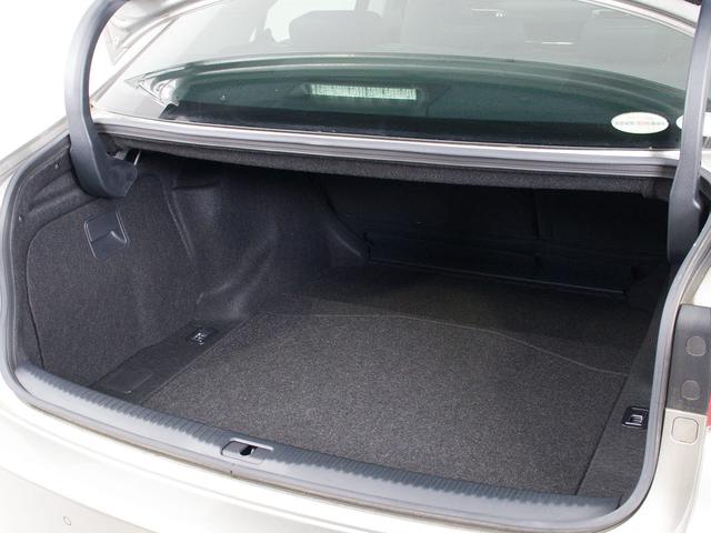 ＩＳ ＩＳ３００ｈ　バージョンＬ　（禁煙車）（整備点検記録簿２２枚）（新品スピンドル）（レーダークルーズ）（プリクラッシュ）（クリアランスソナー）（連眼ＬＥＤ）（エアシート）（シートヒーター）（黒本革）（ＳＤナビ）（バックカメラ）（21枚目）