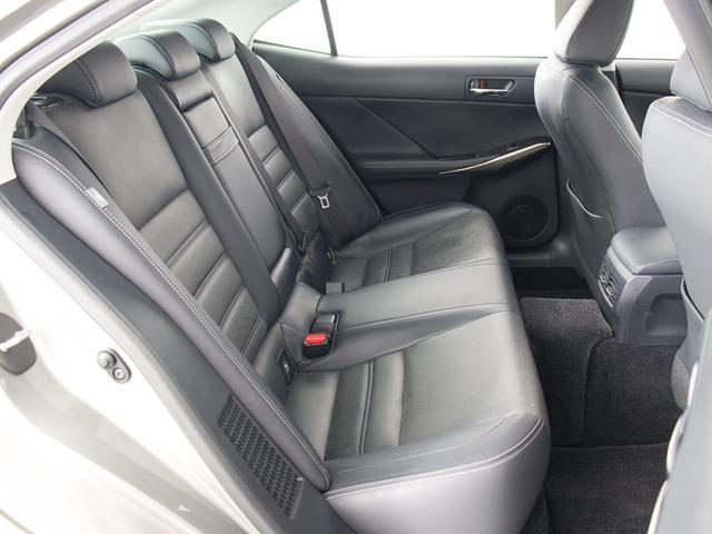 ＩＳ ＩＳ３００ｈ　バージョンＬ　（禁煙車）（整備点検記録簿２２枚）（新品スピンドル）（レーダークルーズ）（プリクラッシュ）（クリアランスソナー）（連眼ＬＥＤ）（エアシート）（シートヒーター）（黒本革）（ＳＤナビ）（バックカメラ）（26枚目）