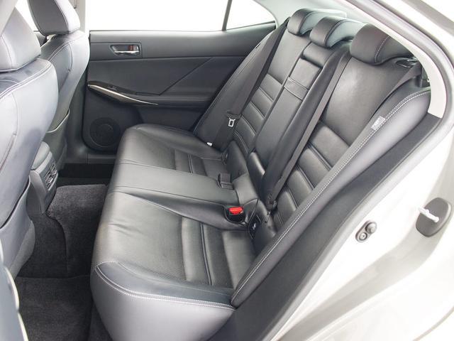 ＩＳ ＩＳ３００ｈ　バージョンＬ　（禁煙車）（整備点検記録簿２２枚）（新品スピンドル）（レーダークルーズ）（プリクラッシュ）（クリアランスソナー）（連眼ＬＥＤ）（エアシート）（シートヒーター）（黒本革）（ＳＤナビ）（バックカメラ）（27枚目）