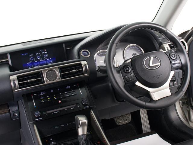 ＩＳ ＩＳ３００ｈ　バージョンＬ　（禁煙車）（整備点検記録簿２２枚）（新品スピンドル）（レーダークルーズ）（プリクラッシュ）（クリアランスソナー）（連眼ＬＥＤ）（エアシート）（シートヒーター）（黒本革）（ＳＤナビ）（バックカメラ）（29枚目）