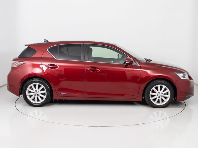 ＣＴ ＣＴ２００ｈ　バージョンＣ　（禁煙車）（スピンドルバンパーカスタム）（ルーフブラック）（シートヒーター）（オートクルーズコントロール）（ＨＤＤナビ）（ブラック＆レッドファブリックシート）（Ｂｌｕｅｔｏｏｔｈ）（バックモニター）（17枚目）