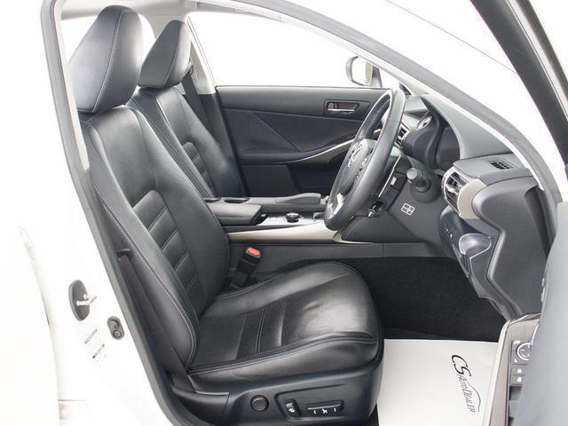 IS IS300h バージョンL (禁煙車)(サンルーフ)(点検整備記録簿13枚)(シートヒーター)(エアシート)(黒本革)(シートメモリー)(クリアランスソナー)(連眼LEDヘッドライト)(SDマルチナビ)(Bluetooth)(25枚目)