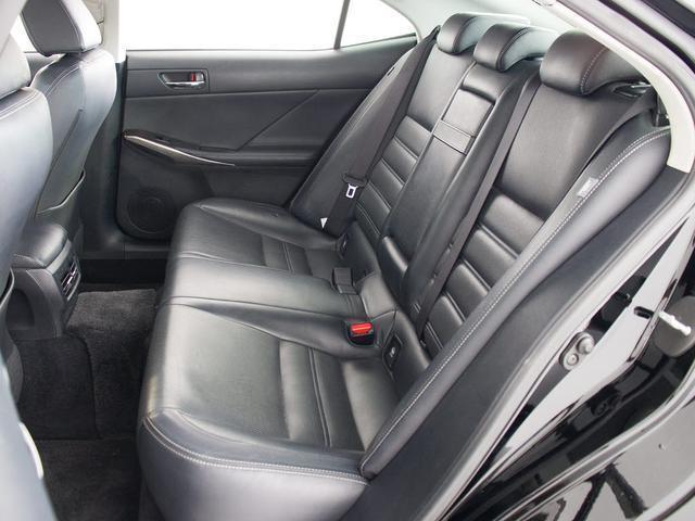 ＩＳ ＩＳ３００ｈ　バージョンＬ　（新品１９インチアルミ）（禁煙車）（サンルーフ）（スピンドルエアロ）（プリクラッシュ）（レーダークルーズ）（ＢＳＭ）（クリアランスソナー）（ＬＥＤヘッドライト）（黒本革）（エアシート）（シートヒーター（30枚目）