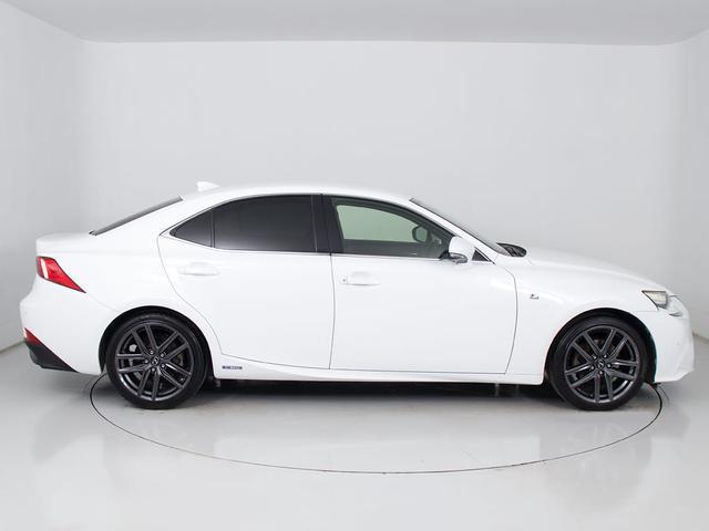 ＩＳ ＩＳ３００ｈ　Ｆスポーツ　（禁煙車）（クリアランスソナー）（シートヒーター）（ＬＥＤヘッドライト）（１８インチアルミホイール）（ハーフレザー）（パワーシート）（オートクルーズコントロール）（ＳＤマルチナビ）（バックカメラ）（17枚目）