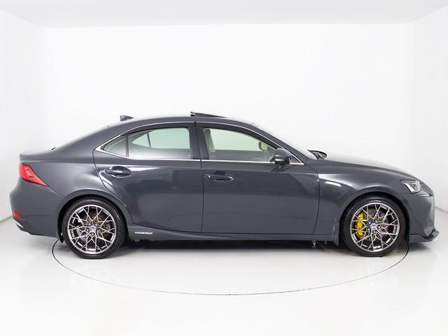 IS IS300h バージョンL (BMW純正ドラバイトグレー)(サンルーフ)(整備記録簿9枚)(HRE製18インチアルミホイール)(全画面SDナビ)(BLITZ製車高調)(セーフティシステム+)(本革)(17枚目)