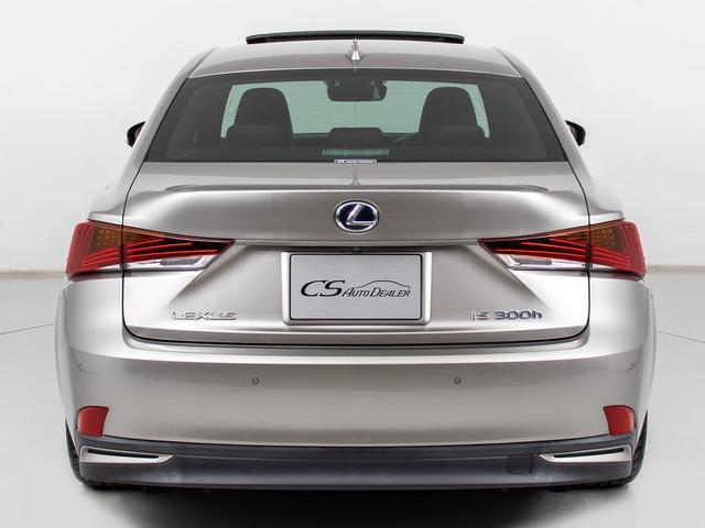 IS IS300h Fスポーツ (禁煙車)(後期型)(全画面SDナビ)(サンルーフ)(Fスポーツ専用赤本革シート)(クリアランスソナー)(セーフティシステム+)(LEDライト)(エアシート)(シートヒーター)(Bluetooth)(16枚目)