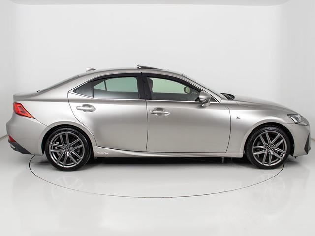 IS IS300h Fスポーツ (禁煙車)(後期型)(全画面SDナビ)(サンルーフ)(Fスポーツ専用赤本革シート)(クリアランスソナー)(セーフティシステム+)(LEDライト)(エアシート)(シートヒーター)(Bluetooth)(18枚目)