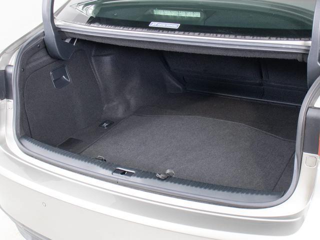 IS IS300h Fスポーツ (禁煙車)(後期型)(全画面SDナビ)(サンルーフ)(Fスポーツ専用赤本革シート)(クリアランスソナー)(セーフティシステム+)(LEDライト)(エアシート)(シートヒーター)(Bluetooth)(22枚目)