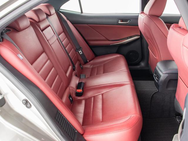 IS IS300h Fスポーツ (禁煙車)(後期型)(全画面SDナビ)(サンルーフ)(Fスポーツ専用赤本革シート)(クリアランスソナー)(セーフティシステム+)(LEDライト)(エアシート)(シートヒーター)(Bluetooth)(26枚目)